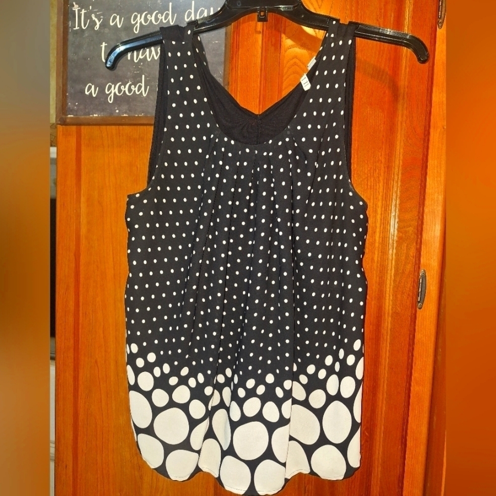 An Elle Polka Dot Lined Sleeveless Top In A Ladies Size XL. EUC.